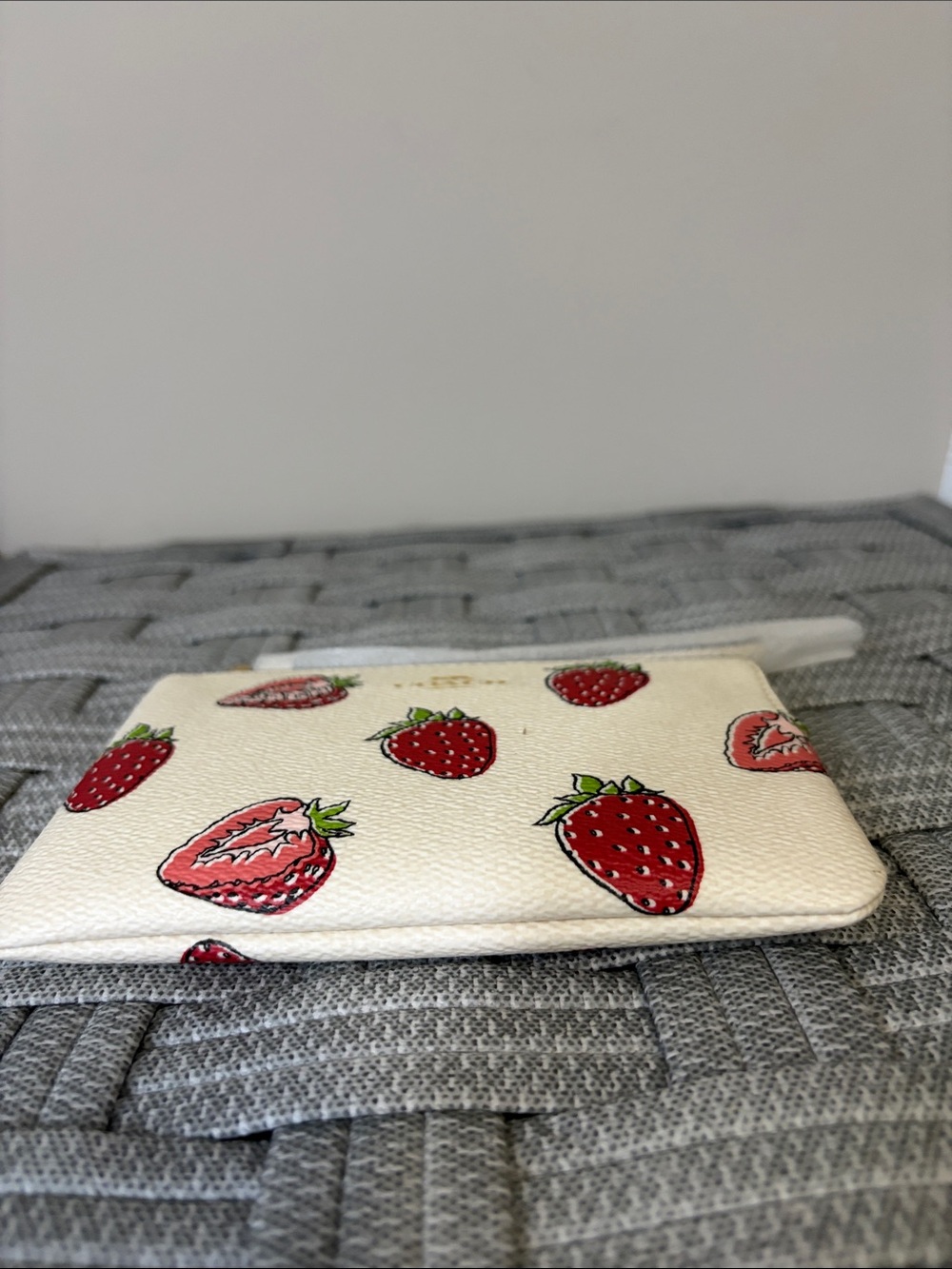 Coach Corner Zip Strawberry Chalk Wristlet Leather Trendy Pockets NEW - Picture 10 of 12